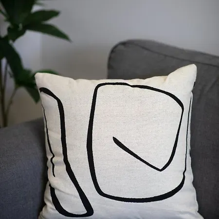 Modern Seafront 3bedrooms With Spacious Yard Jlin1-1 *