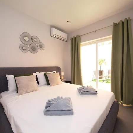 Modern Seafront 3bedrooms With Spacious Yard Jlin1-1 *