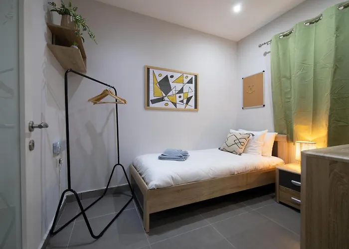 Modern Seafront 3bedrooms With Spacious Yard Jlin1-1 * Σλιέμα