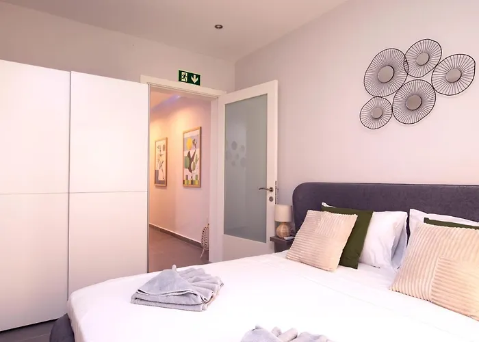 Modern Seafront 3bedrooms With Spacious Yard Jlin1-1 Sliema